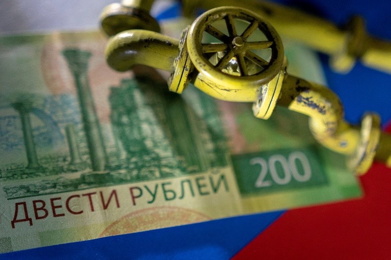 Clicca sull'immagine per ingrandirla. 

Nome:   2022-03-30T120514Z_1430530593_RC2E8T969L3B_RTRMADP_3_UKRAINE-CRISIS-RUSSIA-ROUBLE.jpg?resize=770%2C513.jpg 
Visite: 86 
Dimensione: 94.7 KB 
ID: 113468