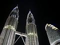 Clicca sull'immagine per ingrandirla. 

Nome:   Petronas_Twin_Towers_Kuala_Lumpur__Malaysia.jpg 
Visite: 357 
Dimensione: 190.5 KB 
ID: 85609